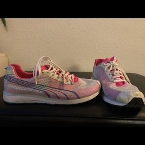Women’s Size 10 Puma Running Shoe
